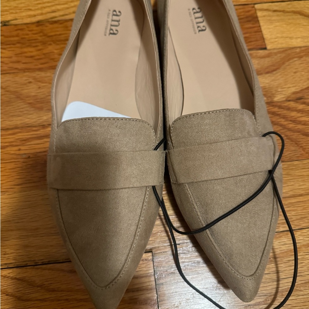 NWT a.n.a A New Approach Taupe Pointed Toe Loafer Flat Penny Strap Size 9.5